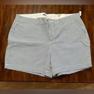 Seersucker shorts. Size 18. NWT